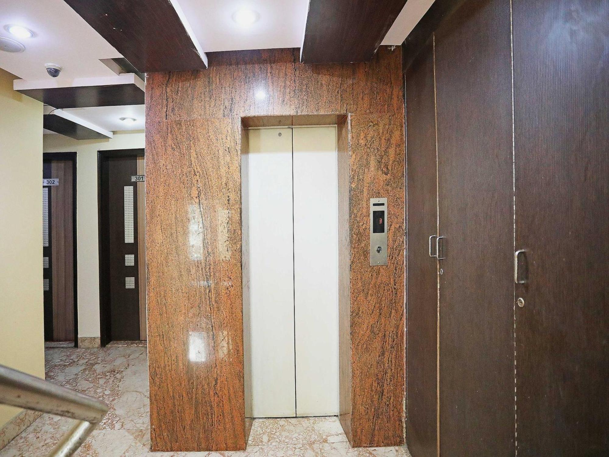 Oyo Hotel Vedas Heritage Делі Екстер'єр фото