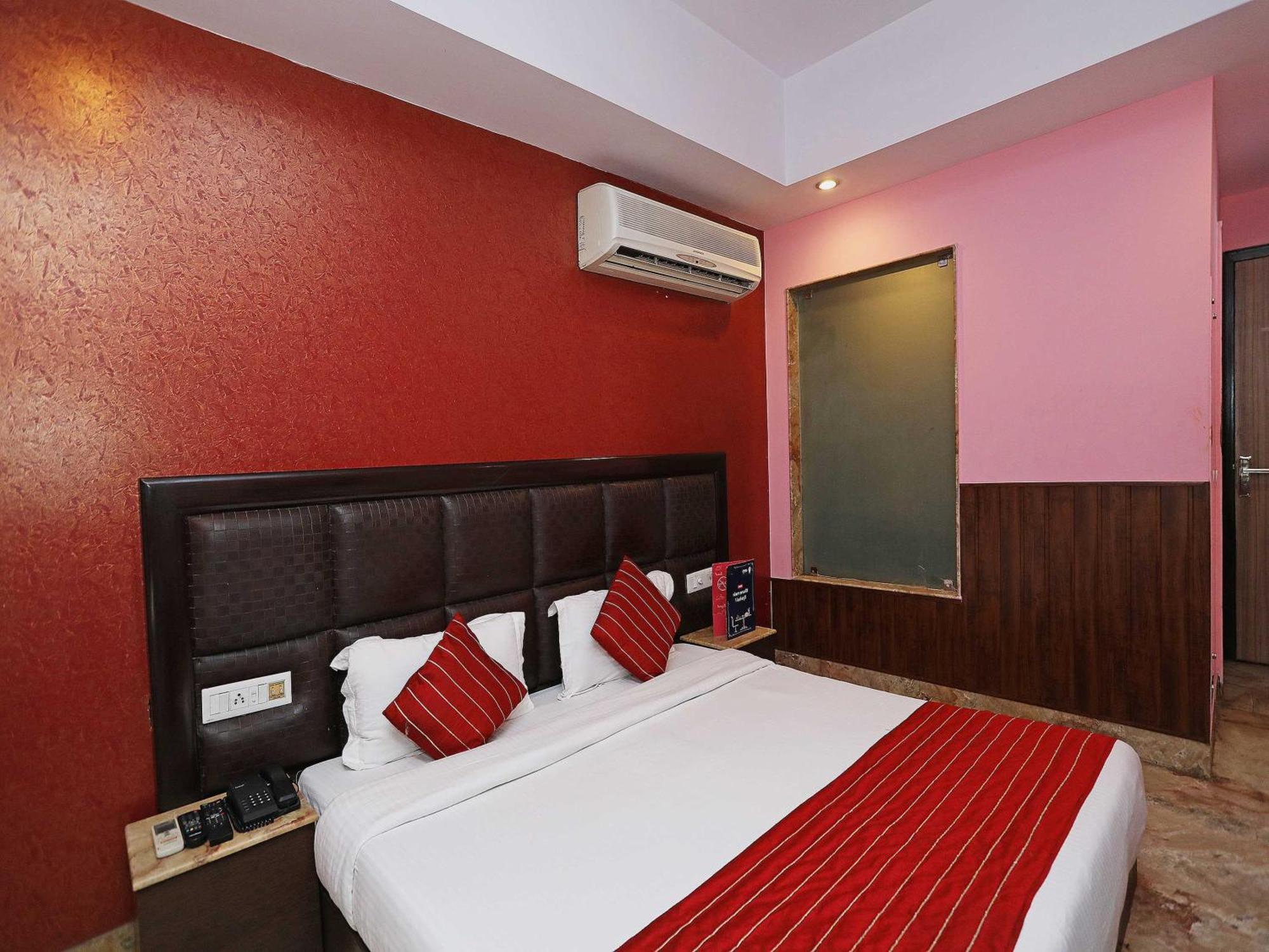 Oyo Hotel Vedas Heritage Делі Екстер'єр фото
