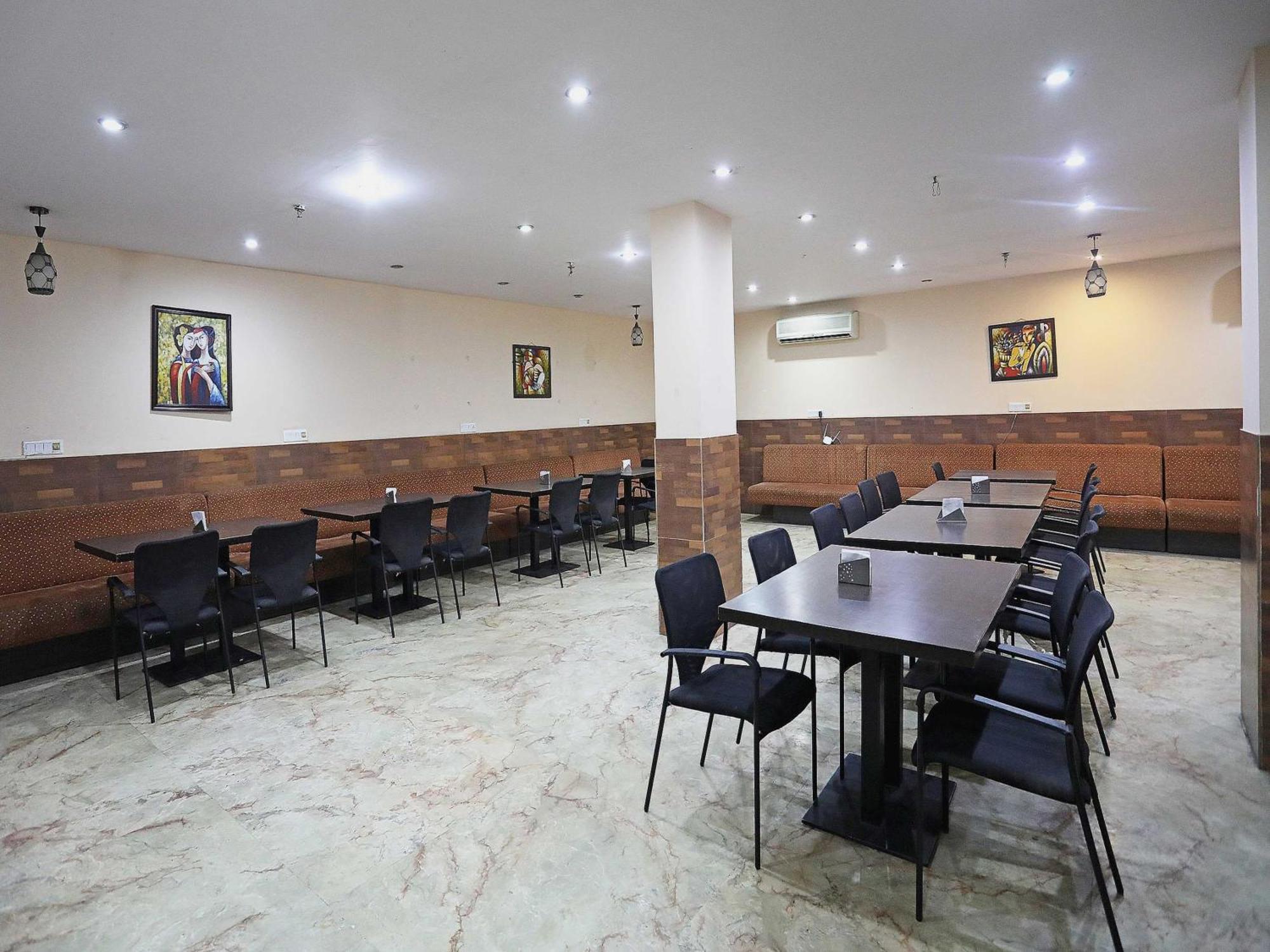 Oyo Hotel Vedas Heritage Делі Екстер'єр фото