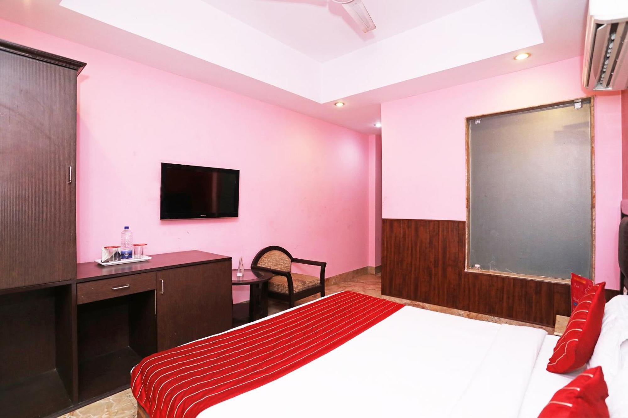 Oyo Hotel Vedas Heritage Делі Екстер'єр фото