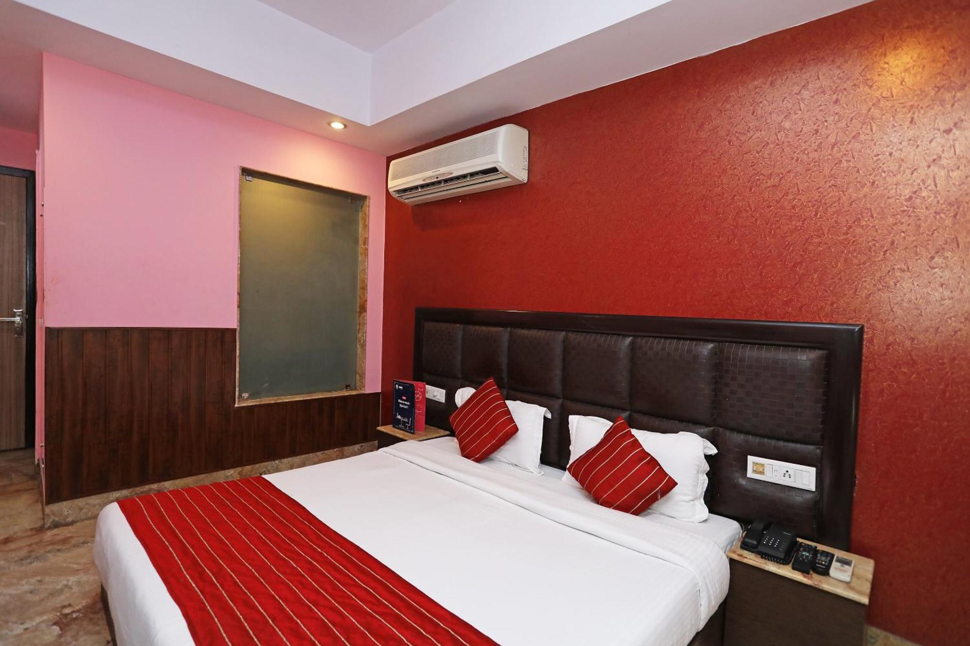 Oyo Hotel Vedas Heritage Делі Екстер'єр фото